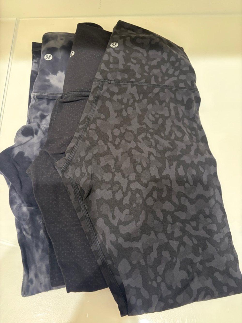 lululemon athletica 3 women’s Black & Dark Gray Patterned leggings.